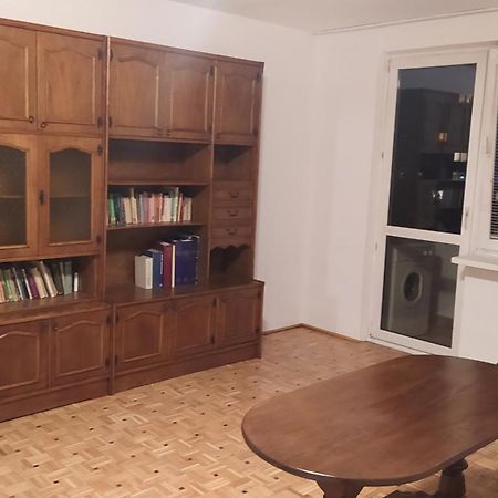 Uroczy Apartament Z Bezplatnych Parkingiem วอร์ซอ ภายนอก รูปภาพ